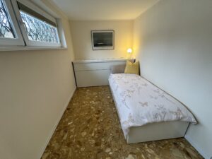 Gästezimmer (Bett 80x200, ausziehbar auf 160x200)